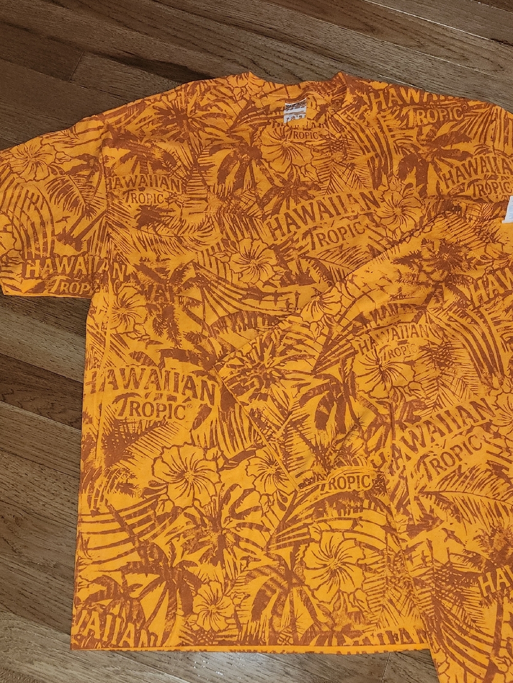 Hawaiian Tropic NWOT xl or Lrg. 90's Surf / skate